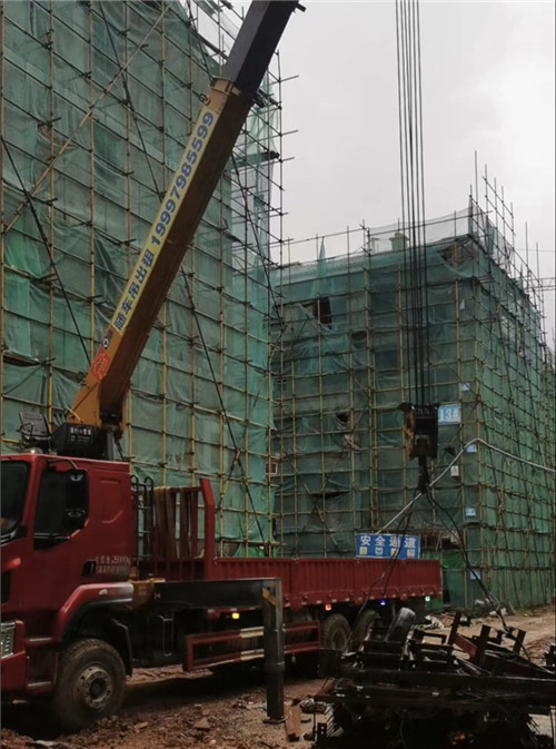 丰镇市“慢工细活”—— 吊车的 “微动控制” 技术