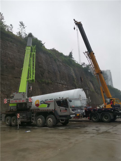 丰镇市“不怕风雨冻”—— 吊车的 “恶劣环境适应” 技术
